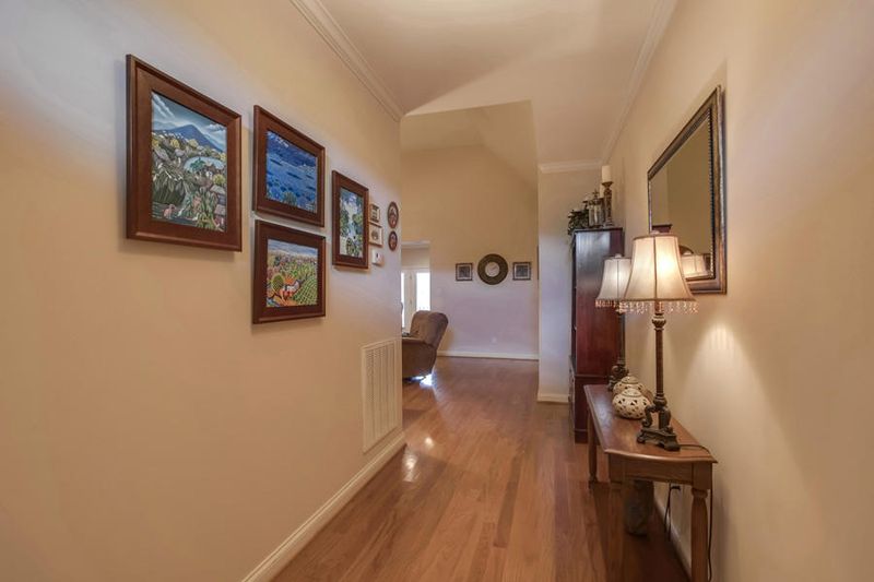 678 Olympic Dr, Lenoir City, TN 37771