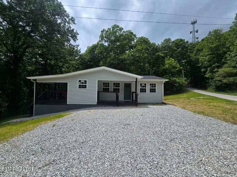 678 Skyline Dr, Oneida, TN 37841