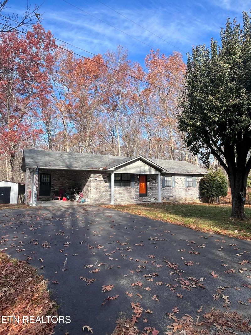 68 Lynn Dr, Crossville, TN 38555