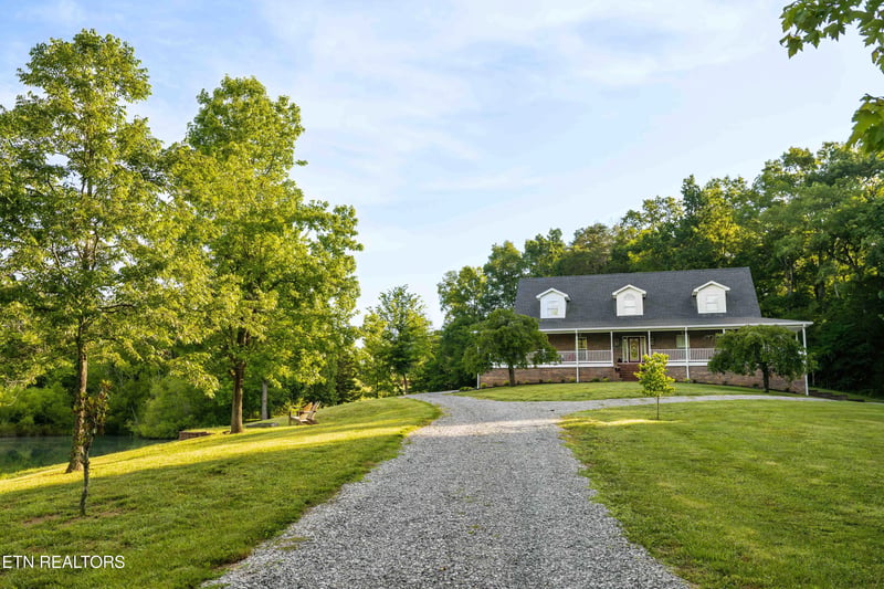 680 Gateway Ln, Seymour, TN 37865