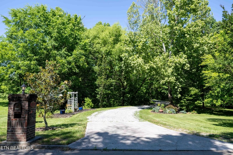 680 Gateway Ln, Seymour, TN 37865