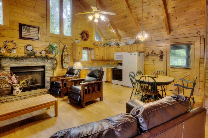 680 Kings Hills Blvd, Pigeon Forge, TN 37863