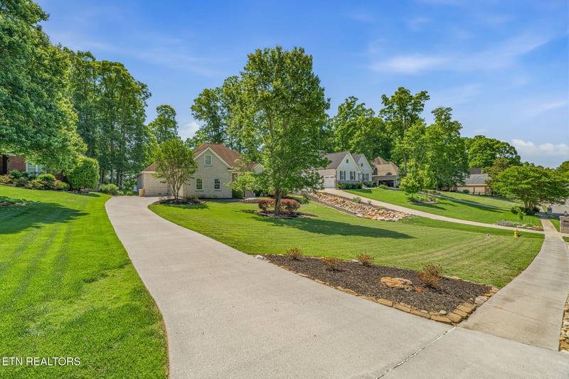 680 Oak Chase Blvd, Lenoir City, TN 37772
