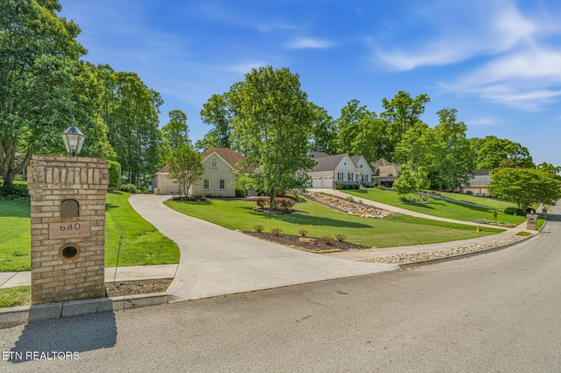 680 Oak Chase Blvd, Lenoir City, TN 37772