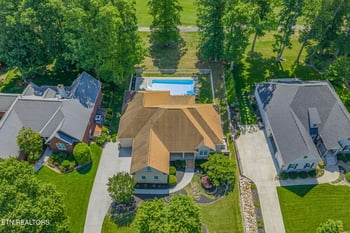680 Oak Chase Blvd, Lenoir City, TN 37772