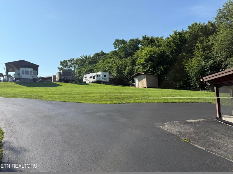 6800 Lakeshore Dr, Rutledge, TN 37861