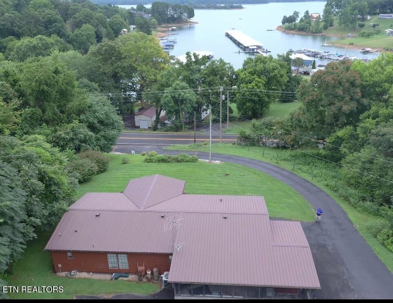 6800 Lakeshore Dr, Rutledge, TN 37861