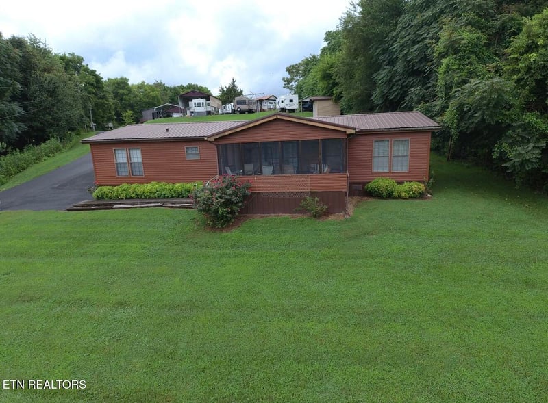 6800 Lakeshore Dr, Rutledge, TN 37861