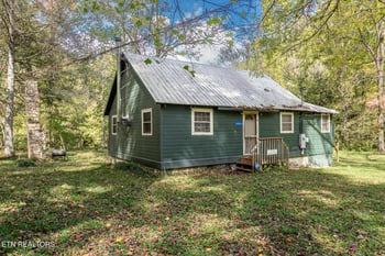 6806 Walnut Loop Rd, Townsend, TN 37882