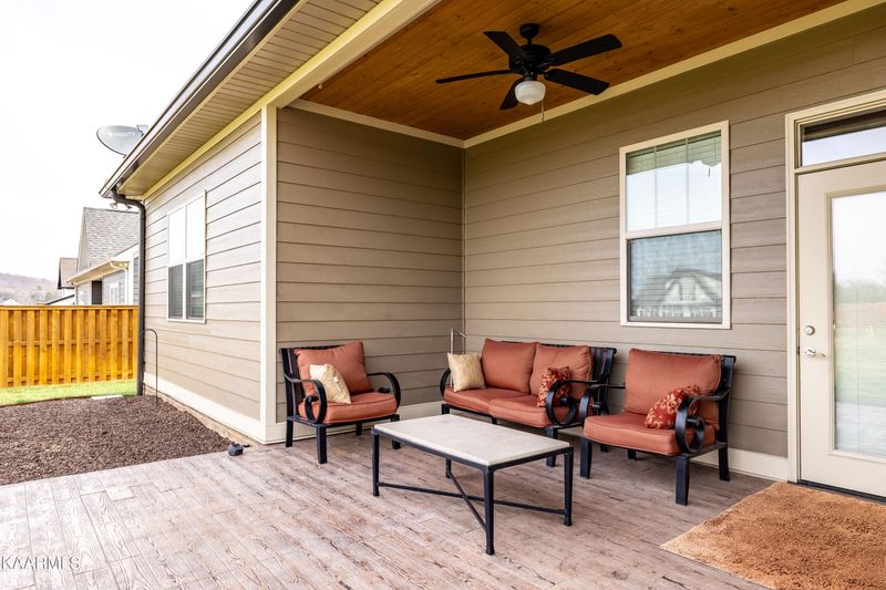 681 Cape Hatteras Lgt, Loudon, TN 37774