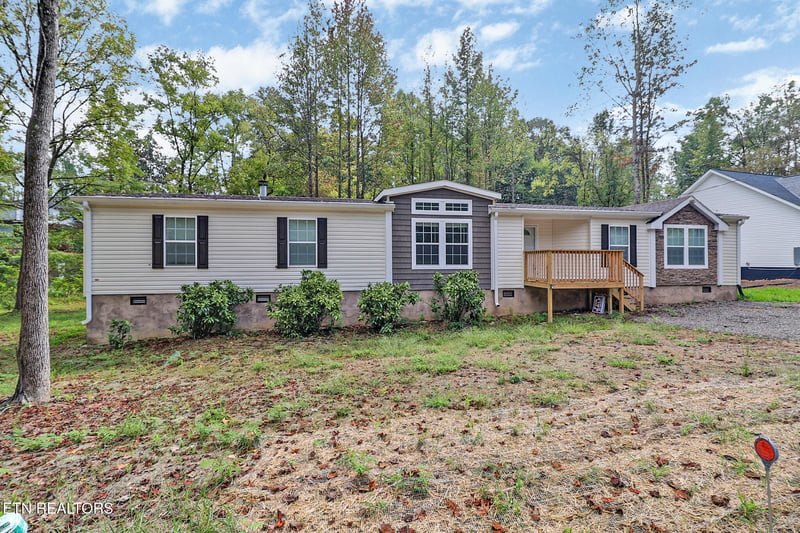 681 Hen Valley Rd, Oliver Springs, TN 37840