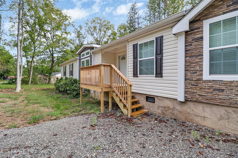681 Hen Valley Rd, Oliver Springs, TN 37840