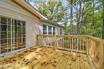 681 Hen Valley Rd, Oliver Springs, TN 37840