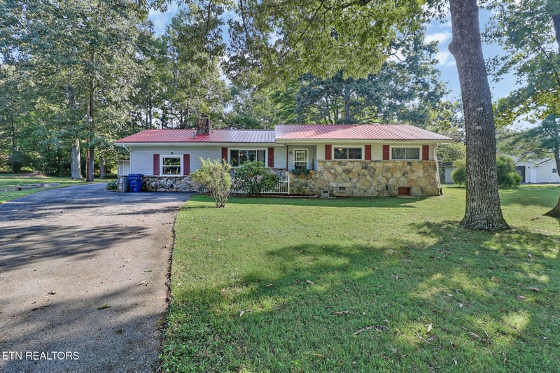 681 Highland Dr, Crossville, TN 38572