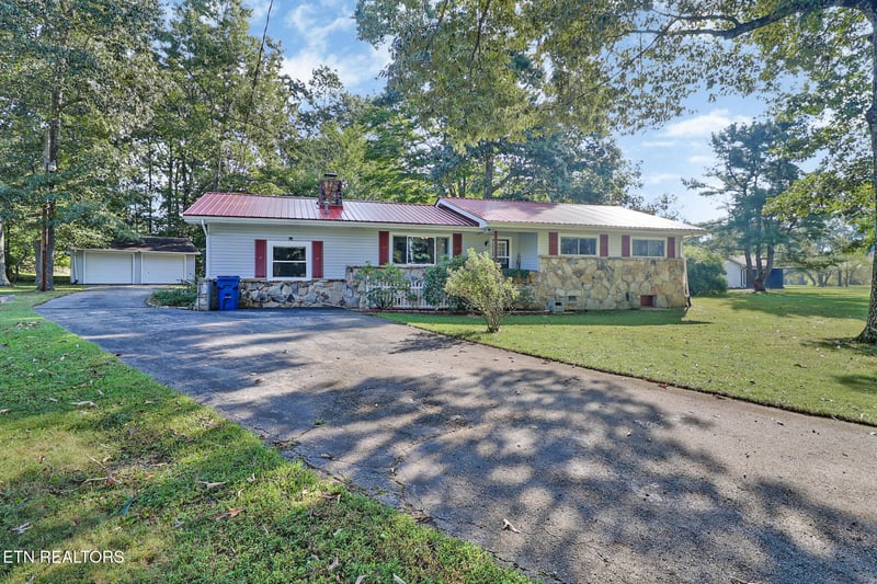 681 Highland Dr, Crossville, TN 38572