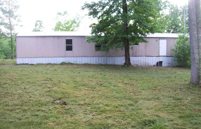 681 Jane Phillips Rd, Oneida, TN 37841