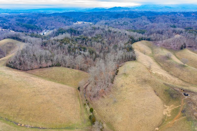 681 Whites School Rd, Sevierville, TN 37876