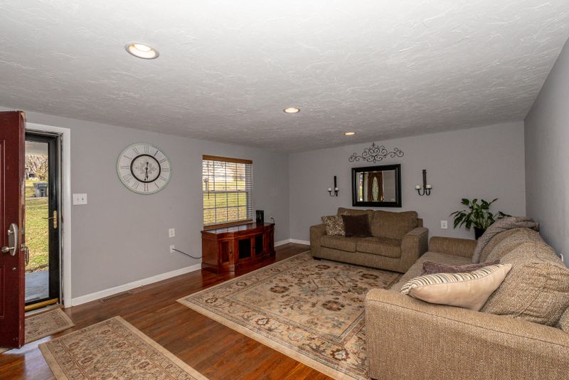 6816 Terry Dr, Knoxville, TN 37924