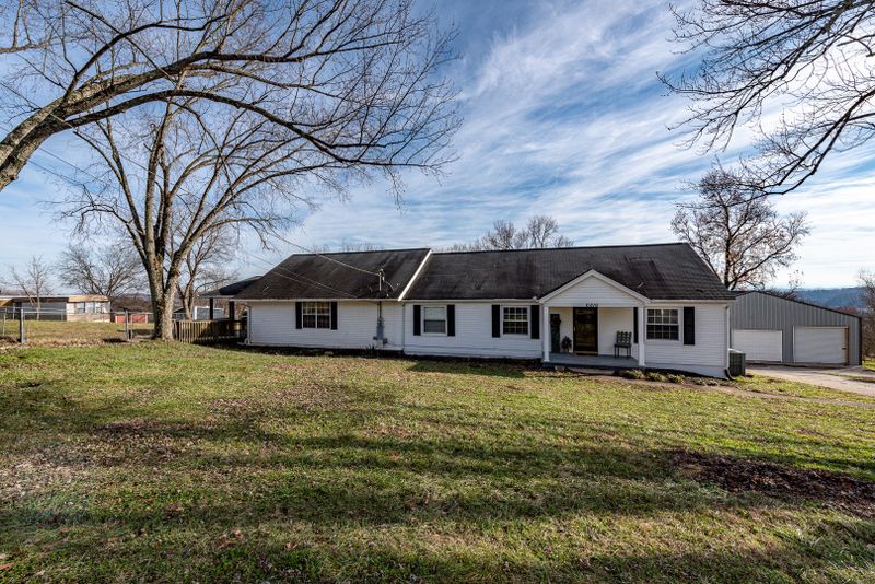 6816 Terry Dr, Knoxville, TN 37924