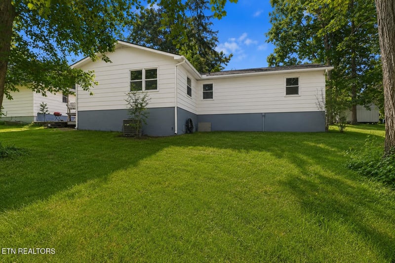 682 Dunbar Rd, Crossville, TN 38572