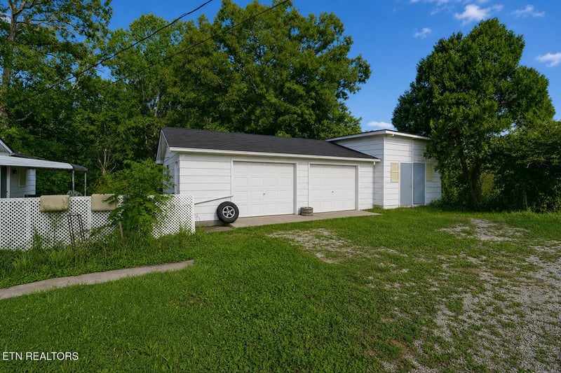 682 Dunbar Rd, Crossville, TN 38572