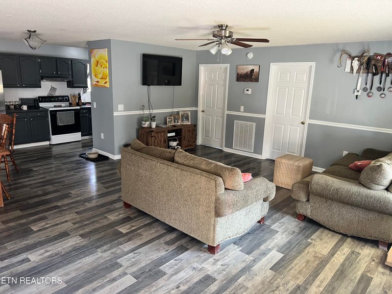 682 Ridge Rd, Caryville, TN 37714