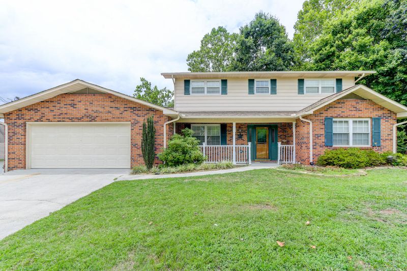 6825 Mountain Shadow Dr, Knoxville, TN 37918