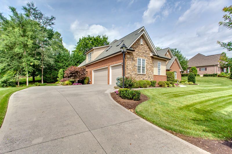 6827 Shadow Creek Rd, Knoxville, TN 37918