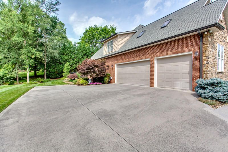 6827 Shadow Creek Rd, Knoxville, TN 37918