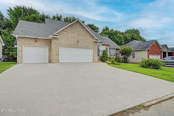 6828 Amberfield Ln, Knoxville, TN 37918