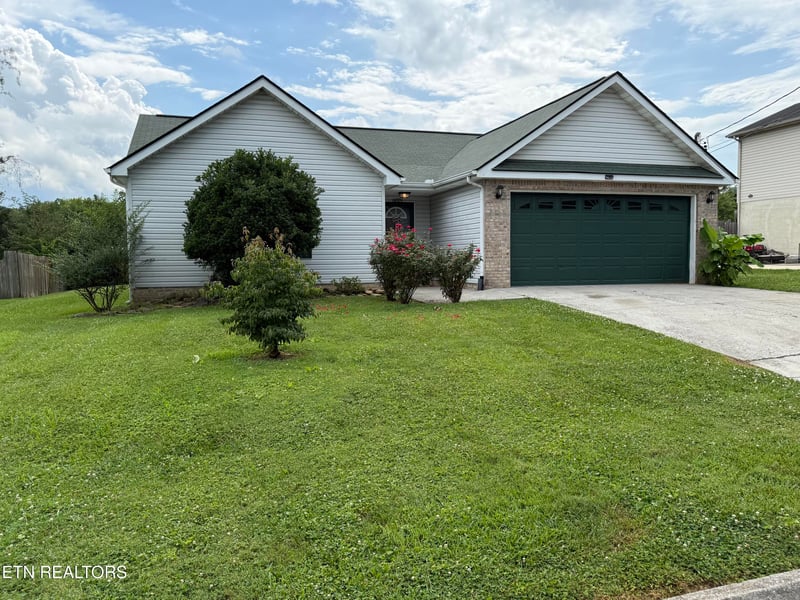 6829 Saint Croix Ln, Knoxville, TN 37918