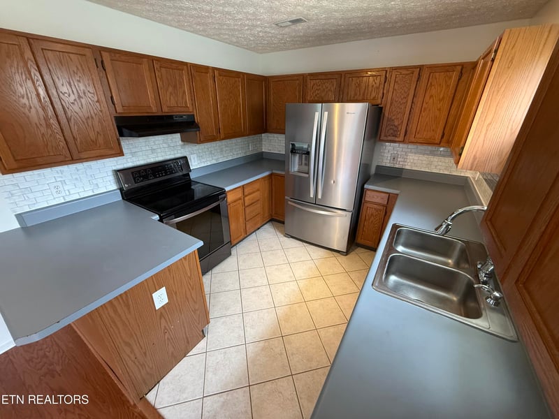6829 Saint Croix Ln, Knoxville, TN 37918