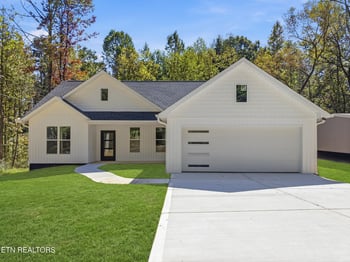 683 Hen Valley Rd, Oliver Springs, TN 37840