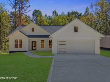 683 Hen Valley Rd, Oliver Springs, TN 37840