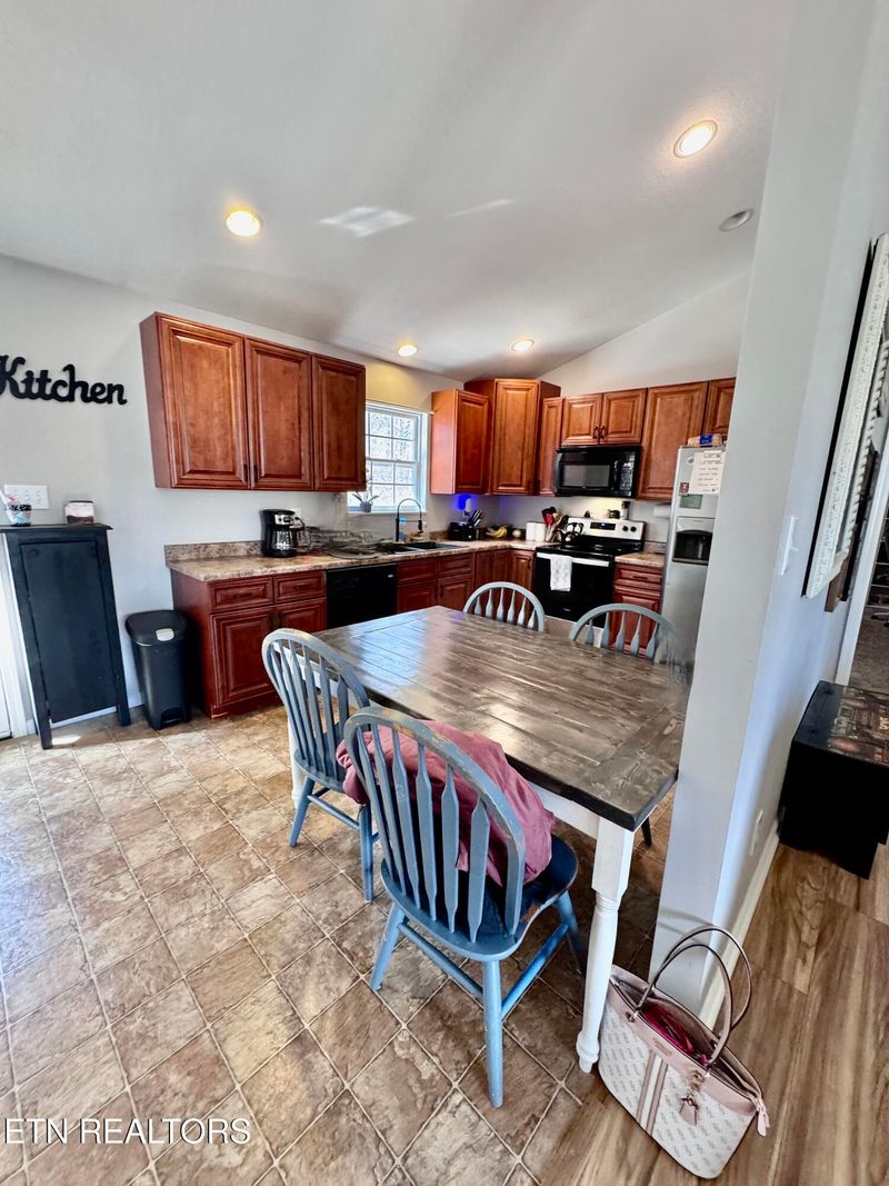 6833 Ward Rd, Knoxville, TN 37918