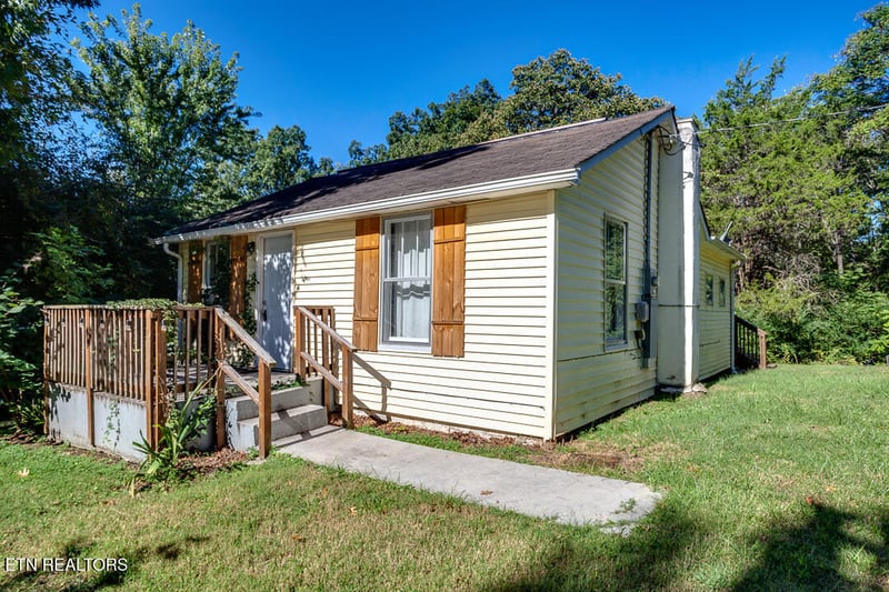 6835 Ridgeview Rd, Knoxville, TN 37918