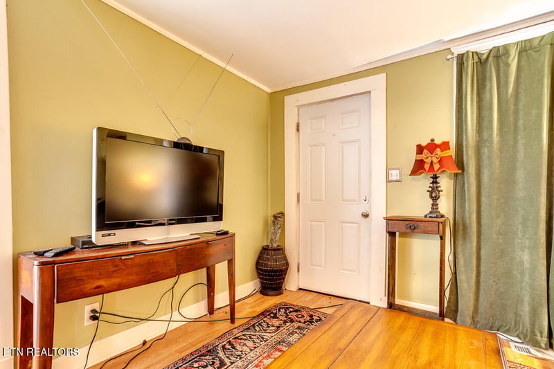 6835 Ridgeview Rd, Knoxville, TN 37918