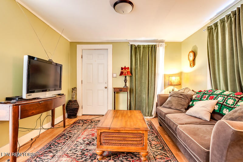 6835 Ridgeview Rd, Knoxville, TN 37918
