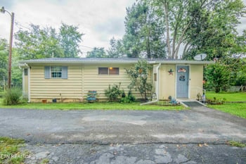 685 Foster Rd, Lenoir City, TN 37771