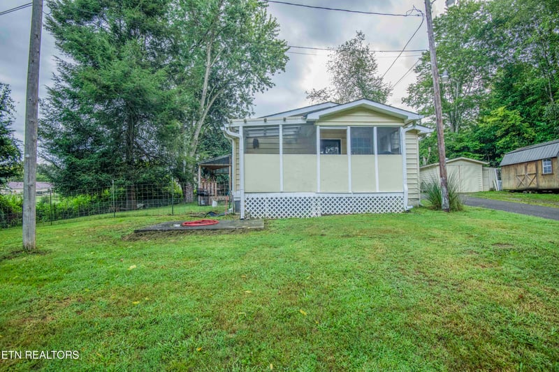 685 Foster Rd, Lenoir City, TN 37771