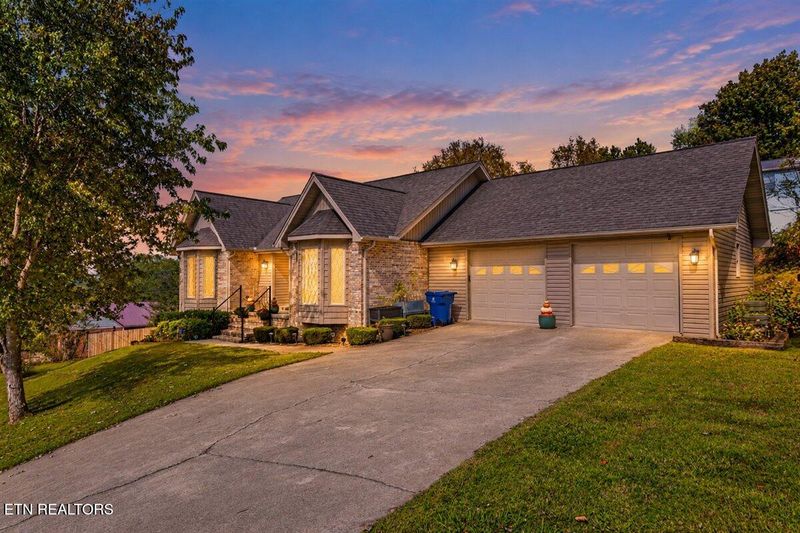 685 Ivey St, Jellico, TN 37762