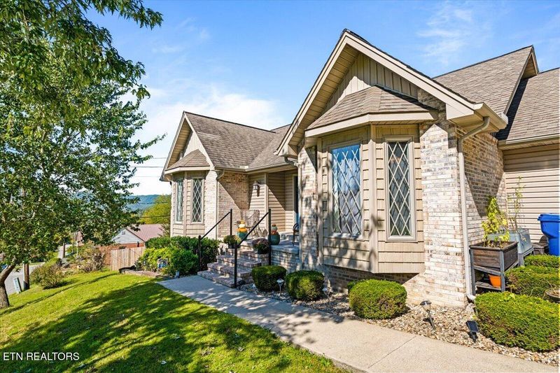 685 Ivey St, Jellico, TN 37762