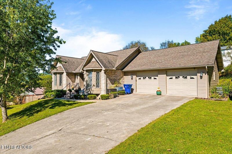 685 Ivey St, Jellico, TN 37762