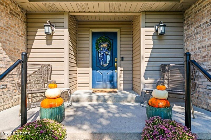 685 Ivey St, Jellico, TN 37762