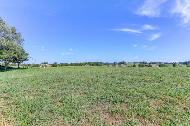 685 Old Barn Ln, Loudon, TN 37774