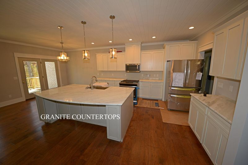 686 St George Dr, Fairfield Glade, TN 38558