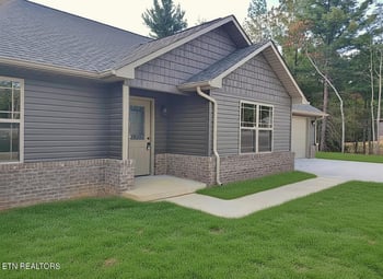 686 Taylon Ln, Oneida, TN 37841