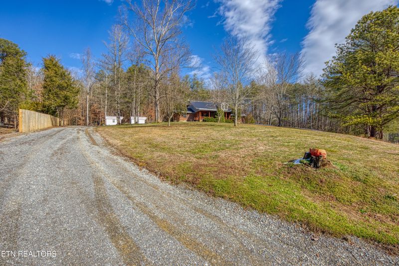 686 Thomas Rd, Sevierville, TN 37876
