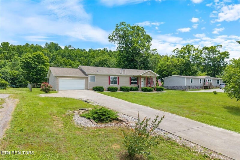 687 E Farrell St, Niota, TN 37826