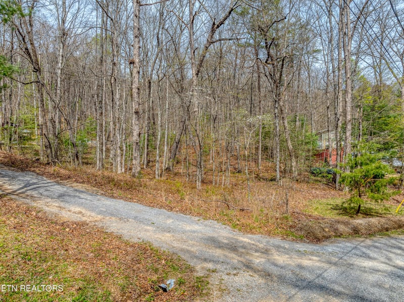 6871 Holiday Dr, Tallassee, TN 37878